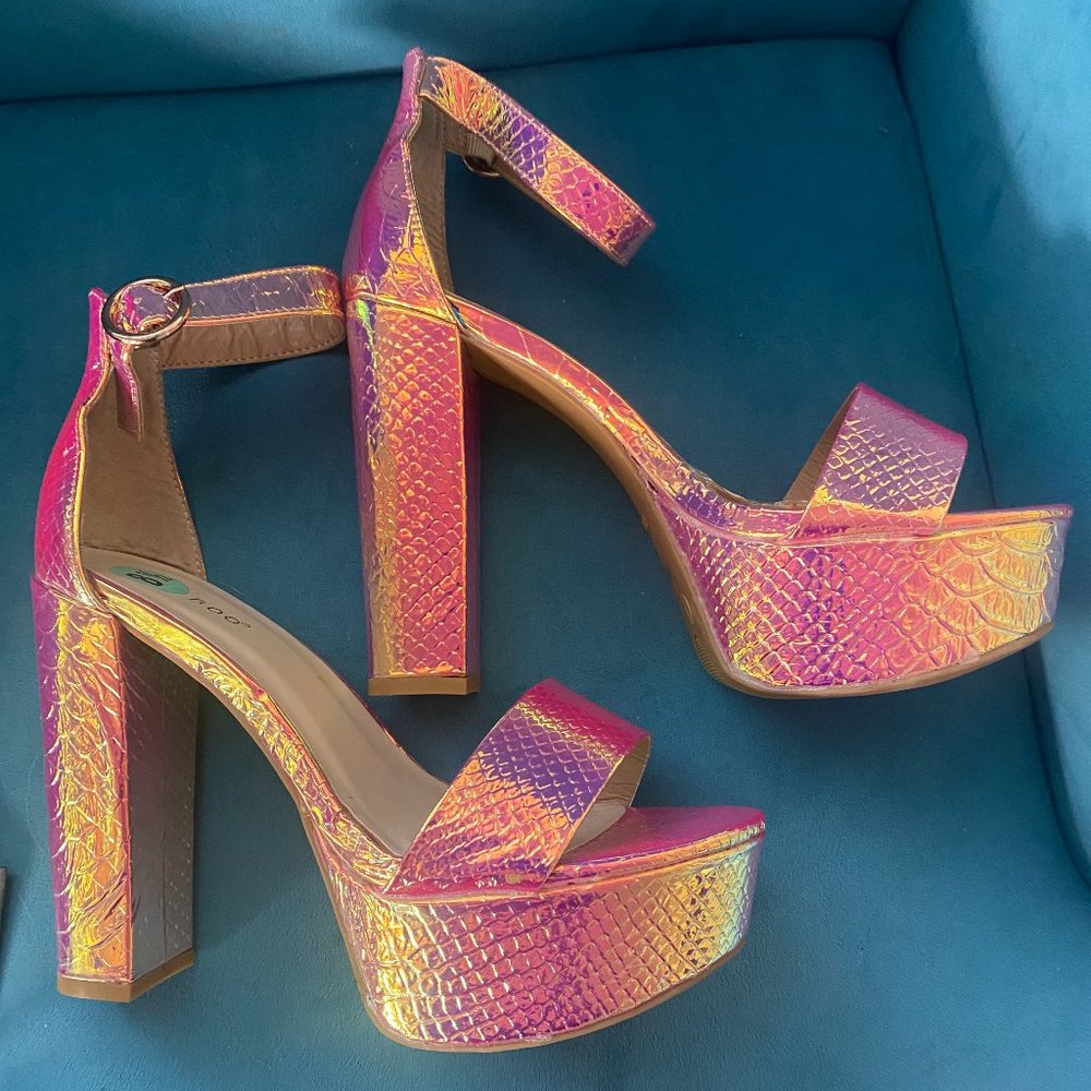 BAMBOO Iridescent Snake Chunky Heels (8.5)